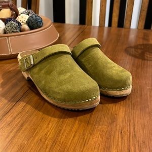 Mia Alma Lug suede Swedish Anatomisk Clogs shoes new women’s size 6 olive